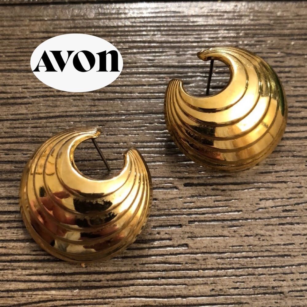Vintage Avon Ribbed Crescent Shaped Goldtone Earrings